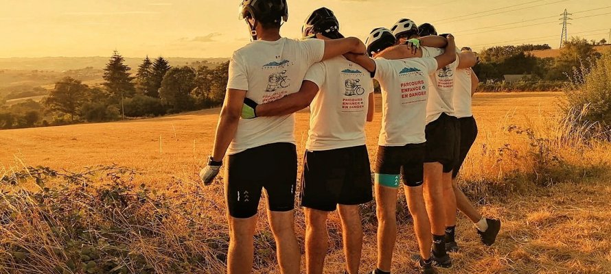 Parcours Enfance en Danger : retour des 5 cyclistes, après 1100kms